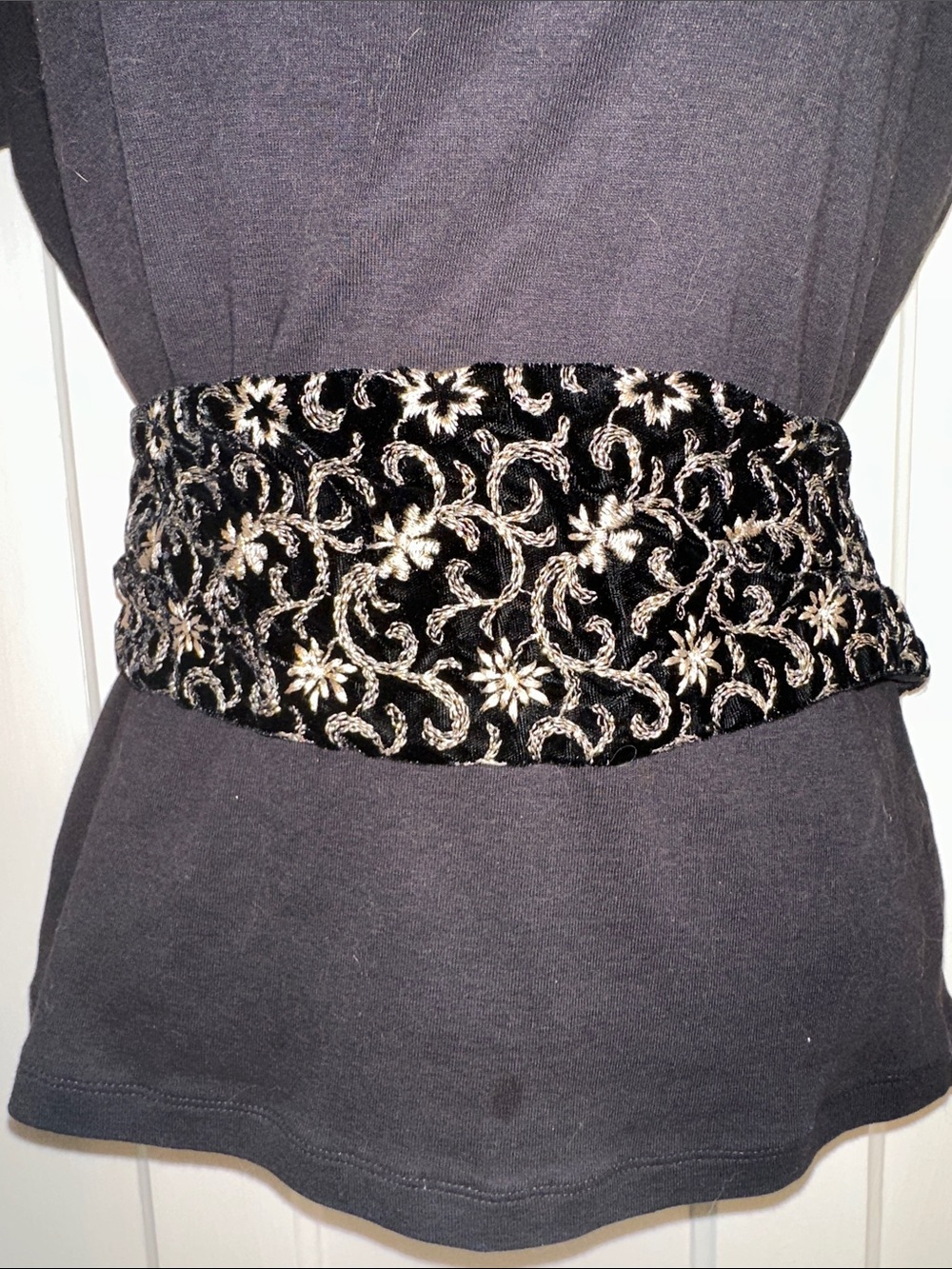 Vintage 80s/90s Gold Metallic Embroidered Black Velvet Wraparound Belt